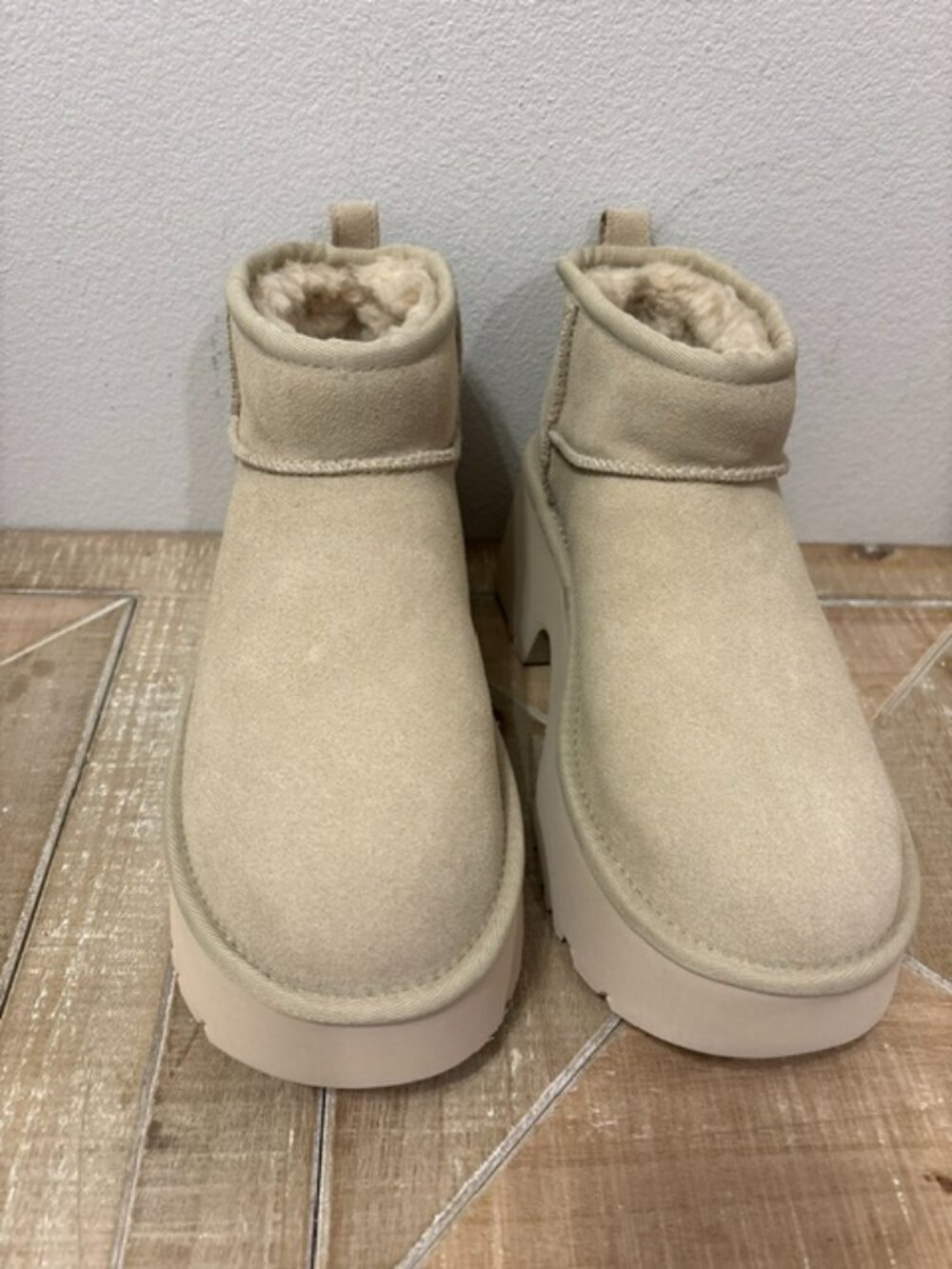 NEW UGG Classic Ultra Mini New Heights Platform Boots Mustard Seed Sz 8